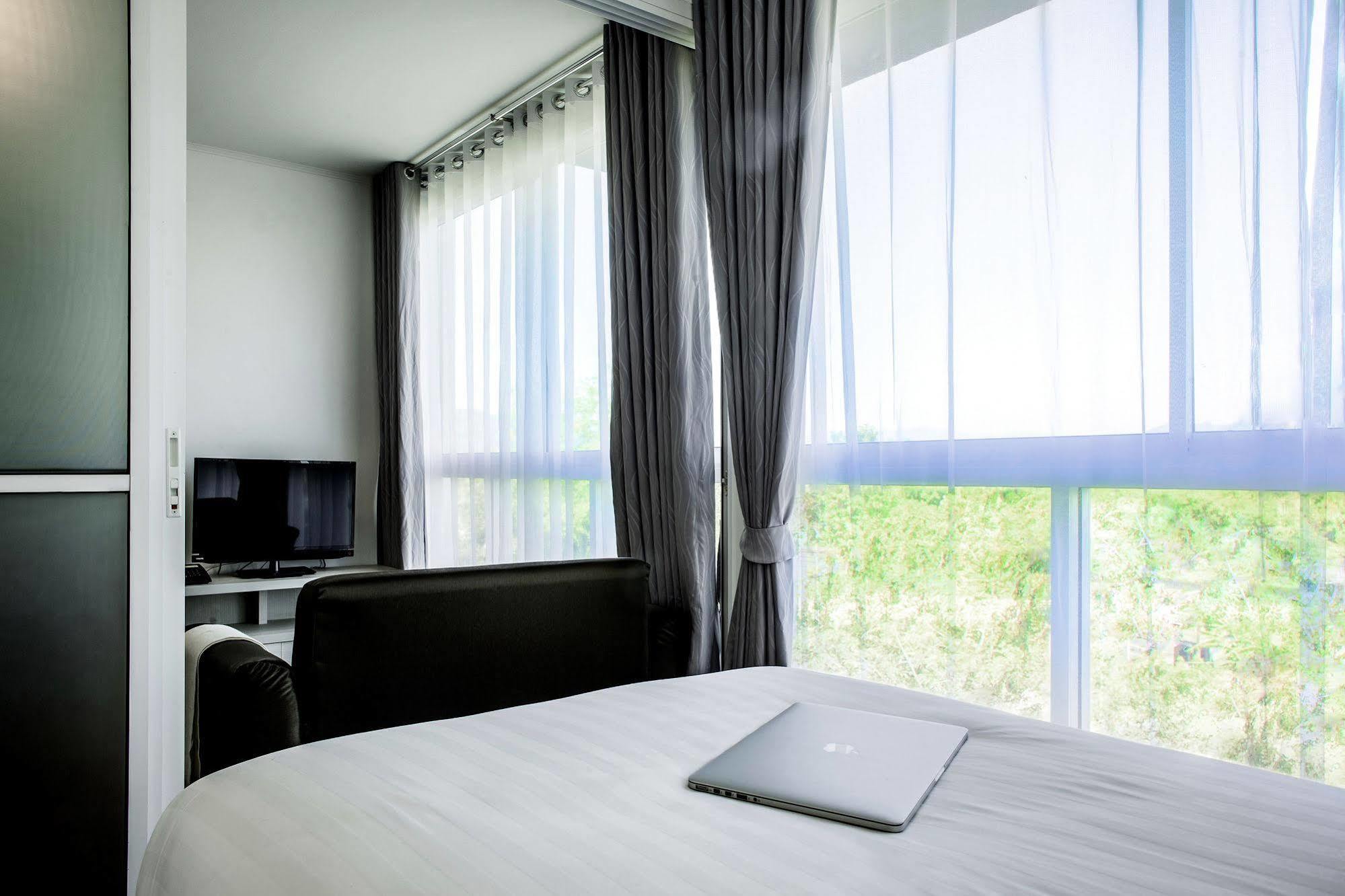 The Wide Condotel - Phuket Extérieur photo